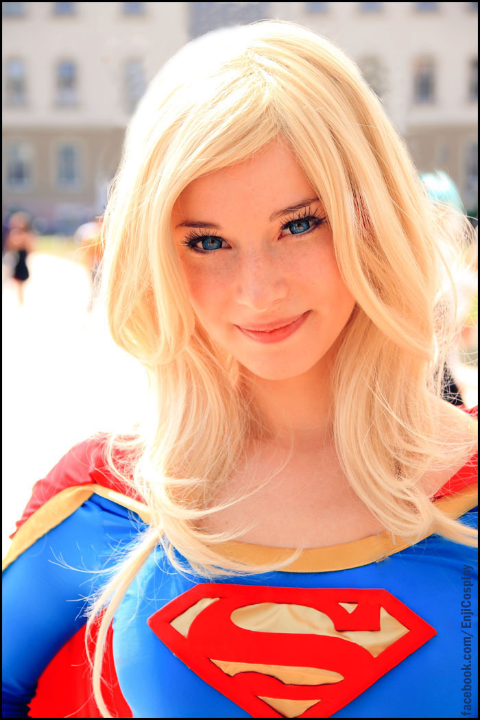 supergirl_close_up_by_enjinight-d48xcl5.